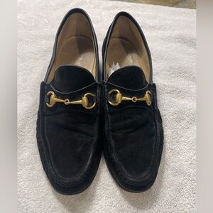 Gucci classic black suede loafers with gold finish horsebit - size 11